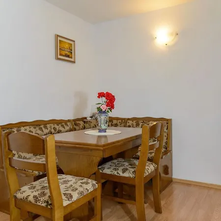 Vesna アパート トロギール