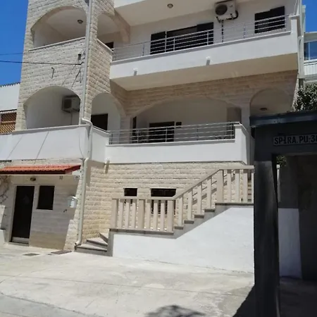 Vesna アパート トロギール