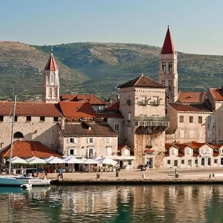 Vesna トロギール