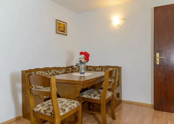 Vesna 아파트 트로기르